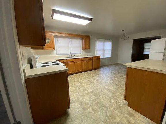 5th image of 902 S Hill Ave