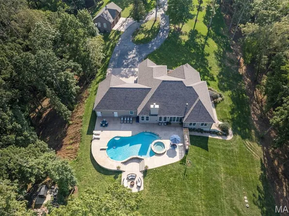 1 Paddlewheel Ct, Festus, MO 63028