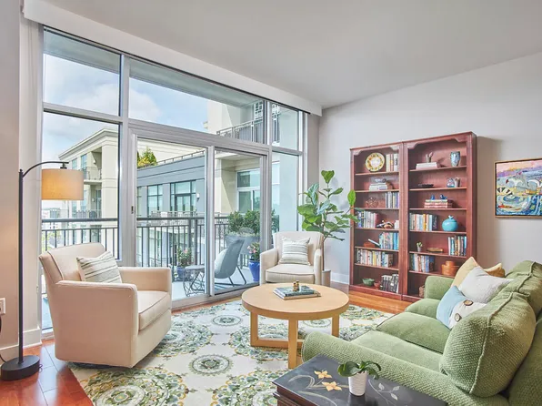 140 W Franklin St Unit 714, Chapel Hill, NC 27516