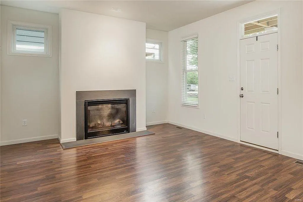 4 bed, 2200 sqft, $3,200 — Photo 3