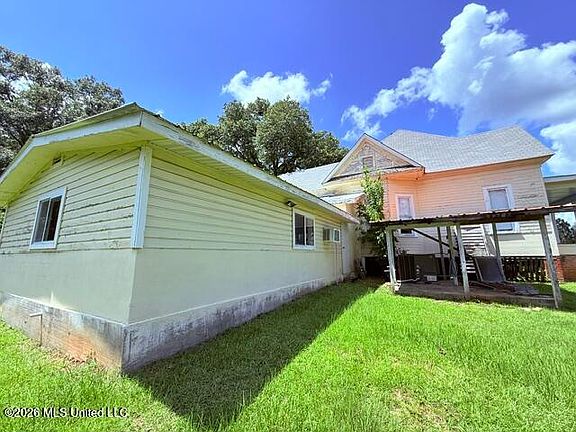 3rd image of 1006 Louisiana Ave