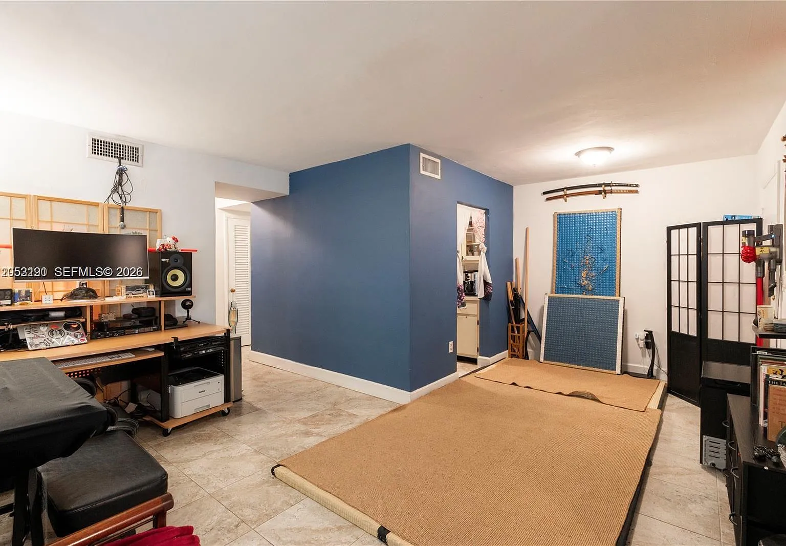 Kingston Square Condo — Photo 4