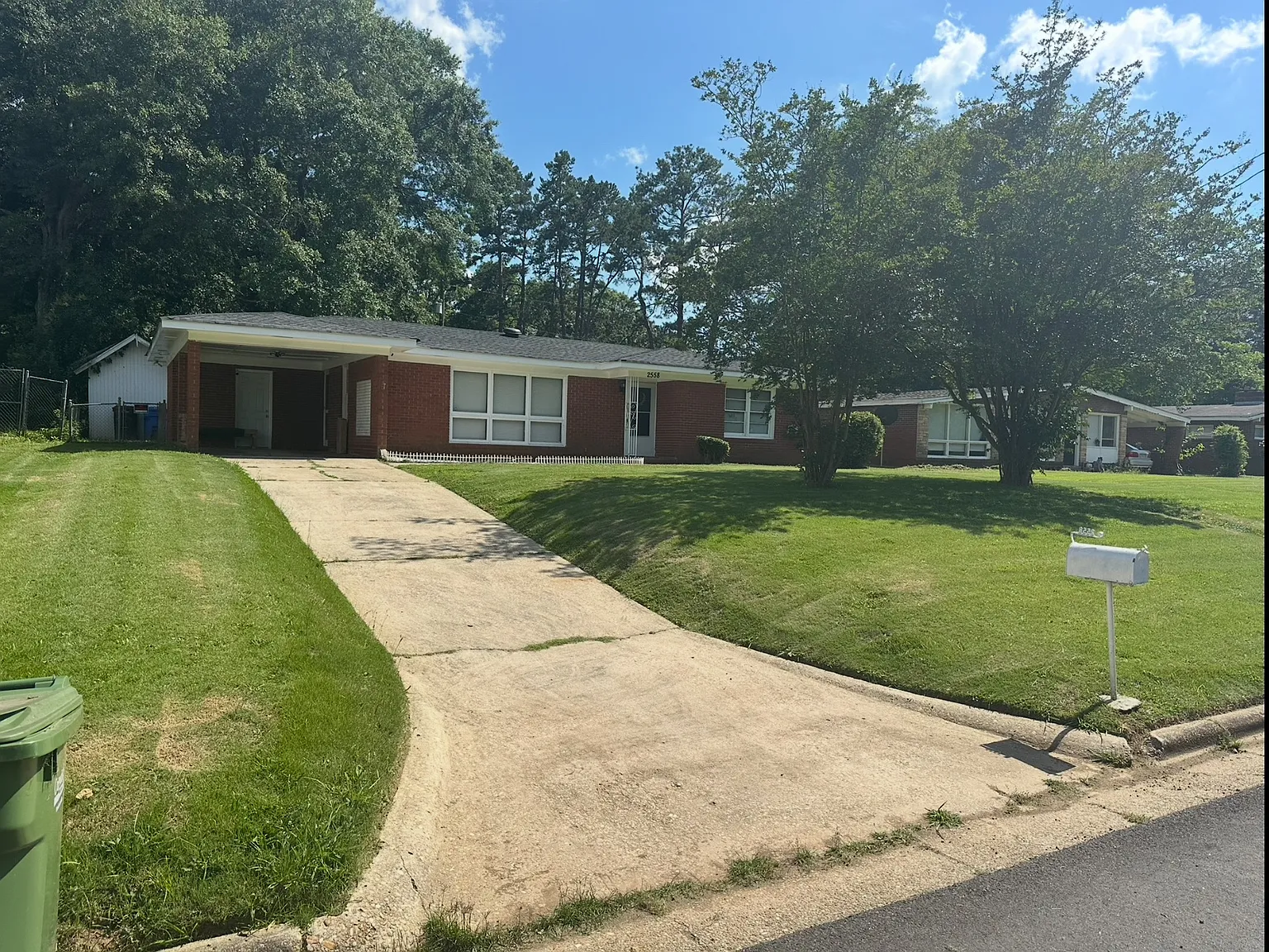 2558 Rice St — Photo 2