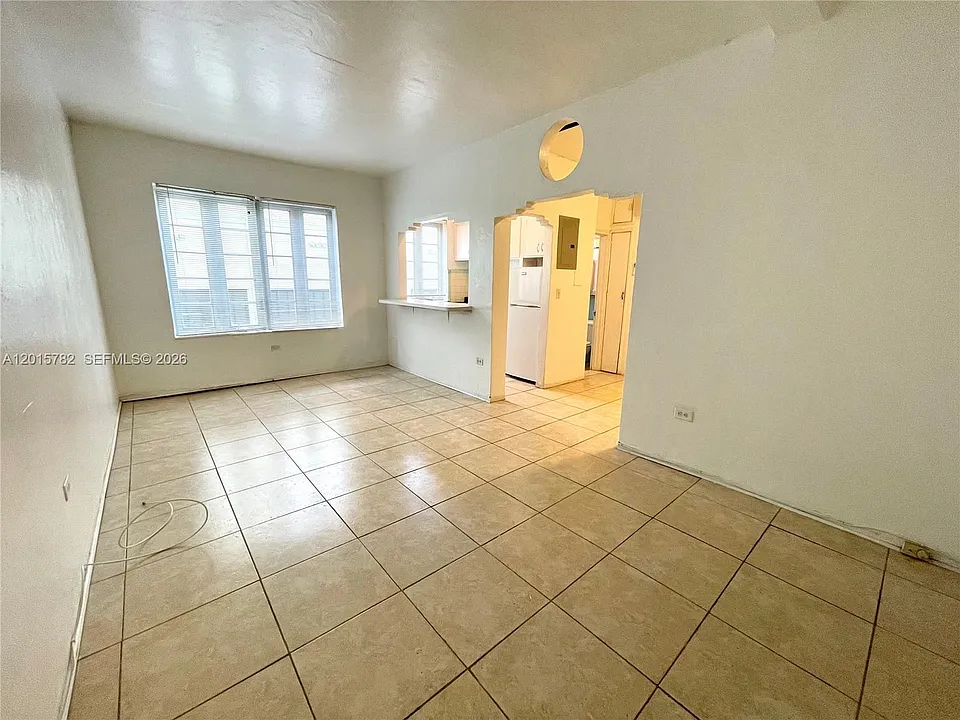 901 Collins Ave #103