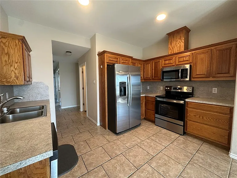 2012 Cottonwood Dr — Photo 6