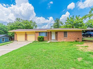 922 NW 9th St, Grand Prairie, TX 75050