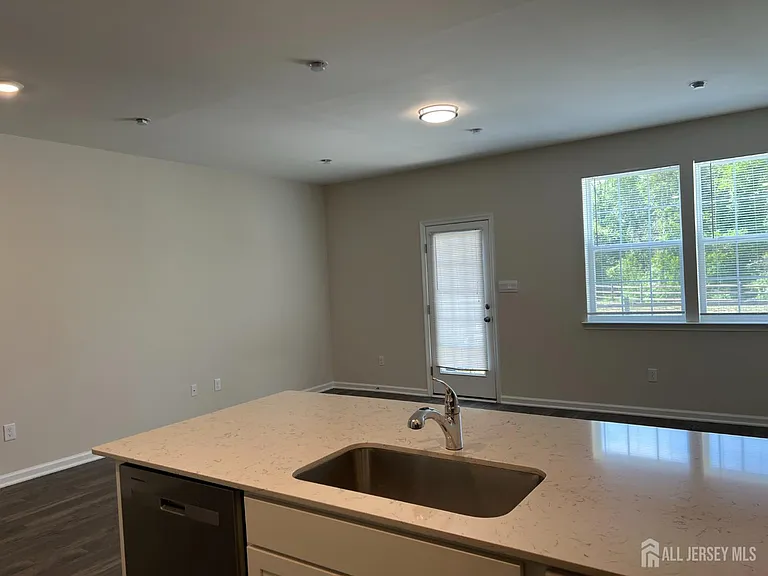 309 Mazzeo Dr — Photo 8