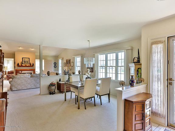 5th image of 2301 N Chanticleer Ct