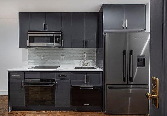 2nd image of 519 E 6th St APT 6