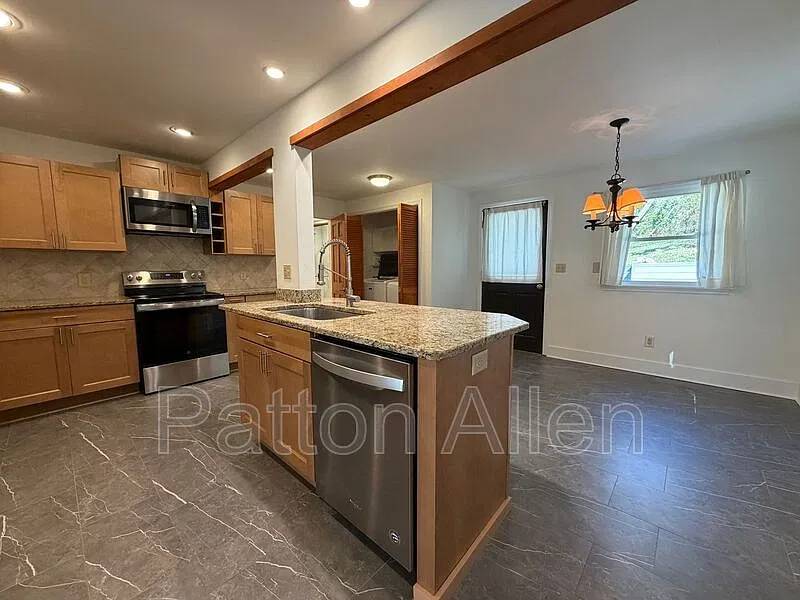 3 bed, 2.0 bath, 1232 sqft, $2,300 — Photo 4