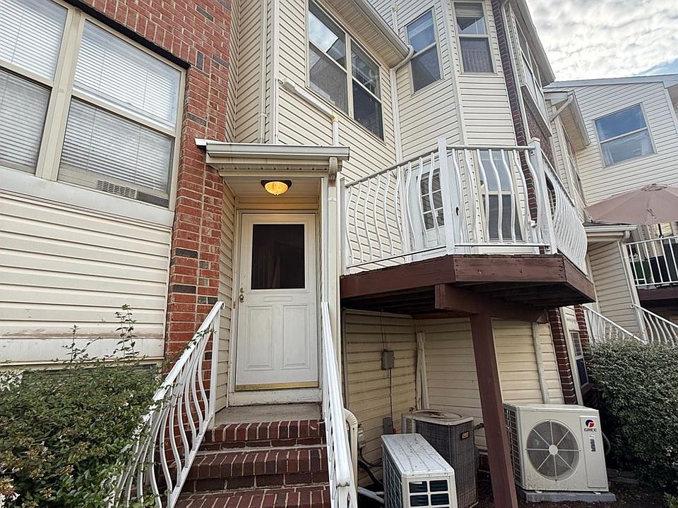 1st image of 730 Harbortown Blvd