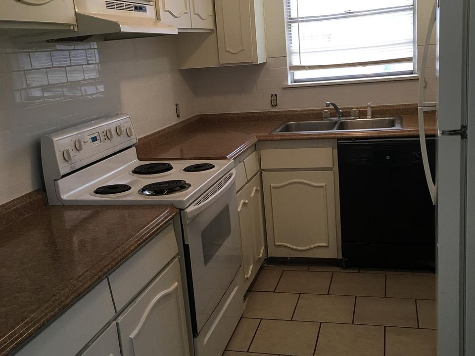1st image of 1010 N Wells St