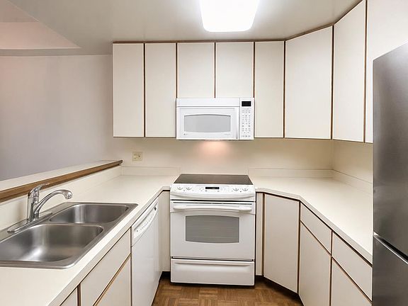 5th image of 601 Van Ness Ave APT 110