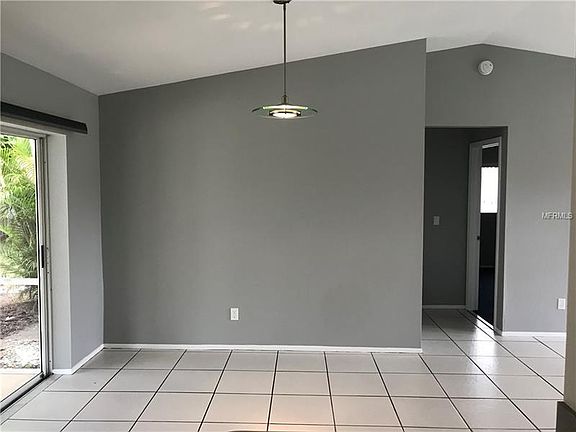 3rd image of 510 SE 9th Ave