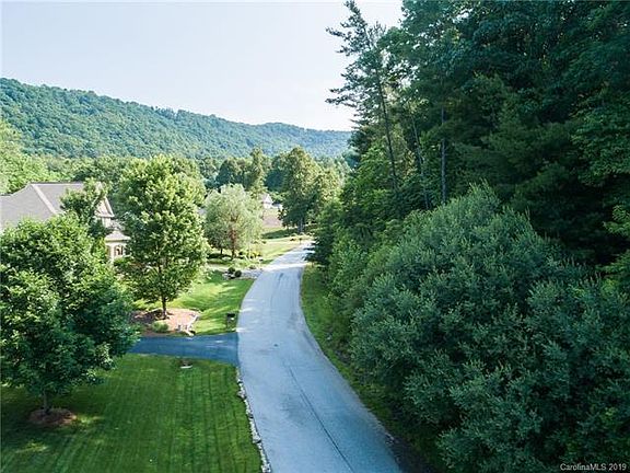 5th image of 117 Twin Courts Dr