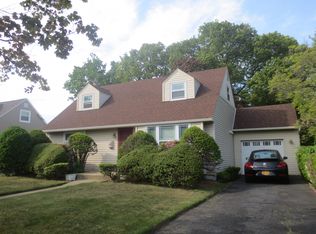 1038 Fairway Rd, Franklin Square, NY 11010