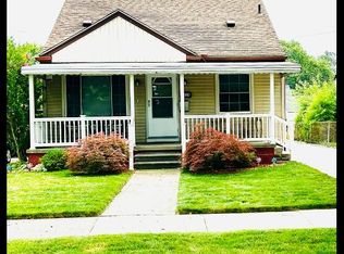 28016 Hughes St, Saint Clair Shores, MI