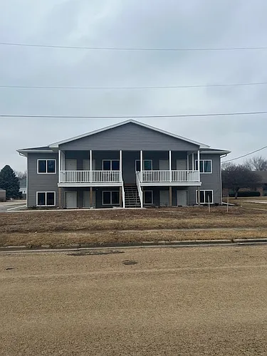 432 Martin Rd E Photo 1