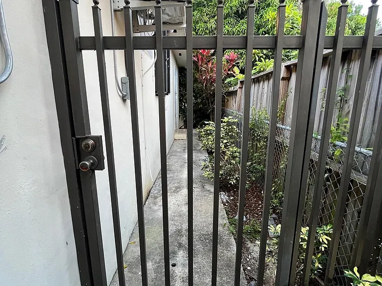 234 SW 48th Ave — Photo 6