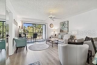 3rd image of 104 E CYPRESS COURT #104