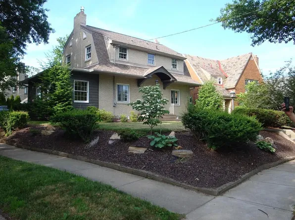 220 Newburn Dr, Pittsburgh, PA 15216