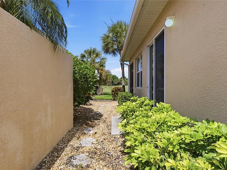 490 Montelluna Dr — Photo 32