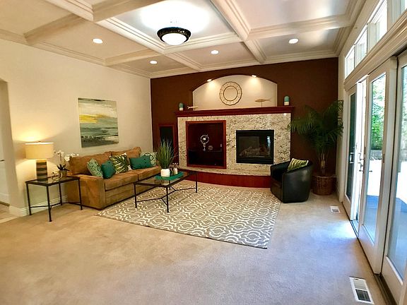 5th image of 180 La Montagne Ct