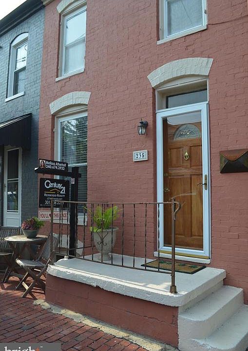 Beautiful brick front row home