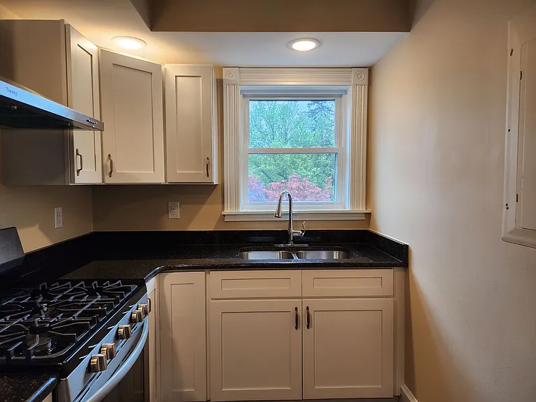 1113 E. King St. — Photo 3