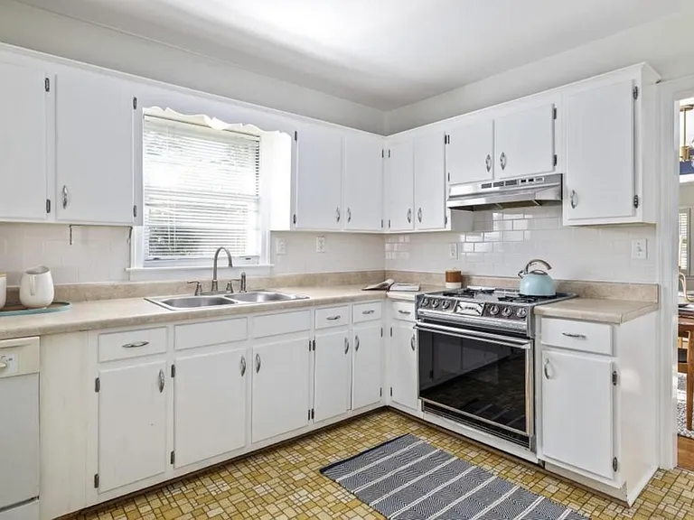 1213 Gracewood Ave SE — Photo 3
