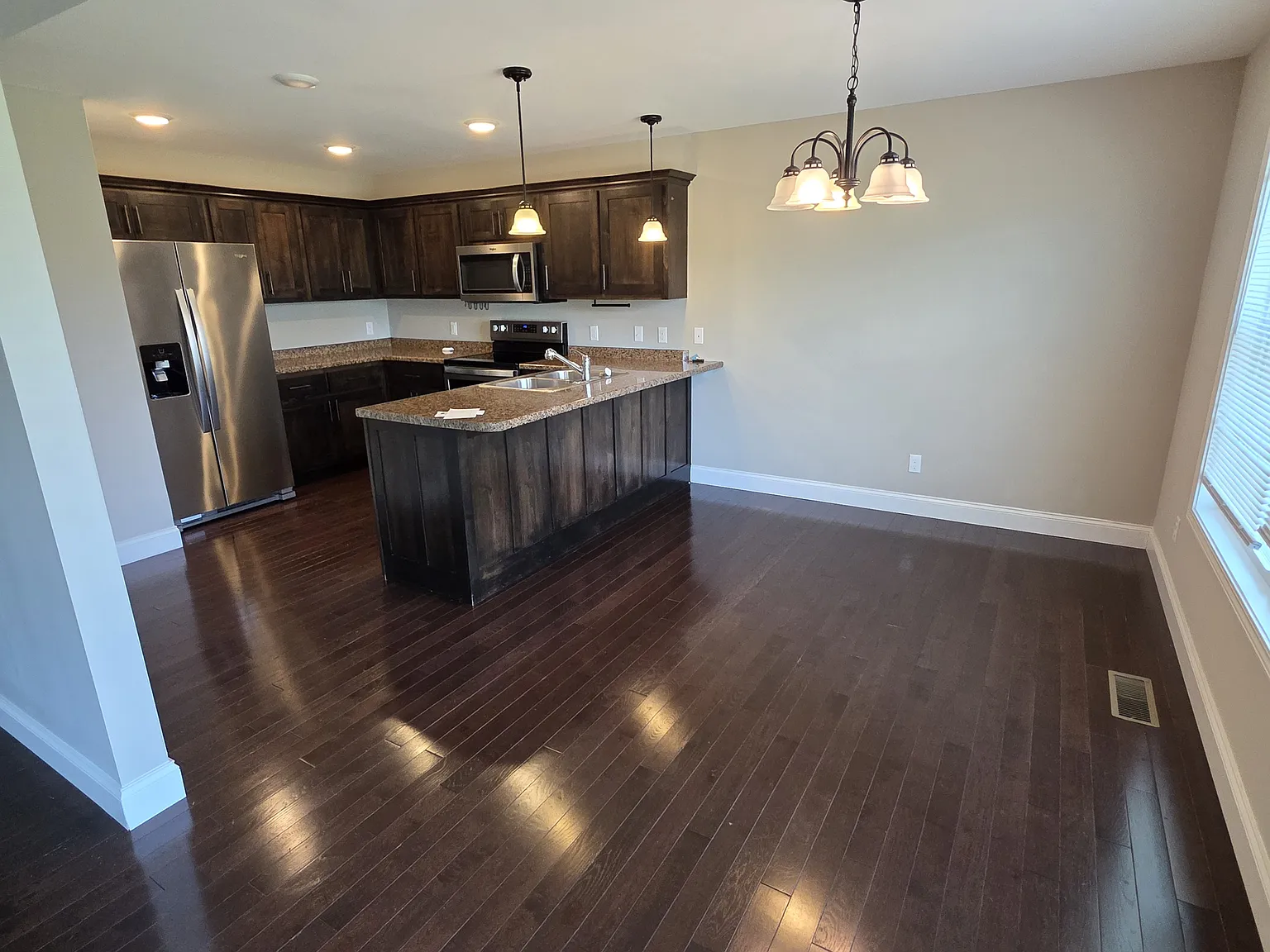 3 bed, 1642 sqft, $2,000 — Photo 4