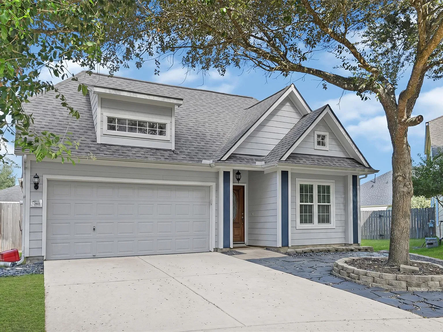 3 bed, 2.0 bath, 1586 sqft, $2,100 — Photo 2