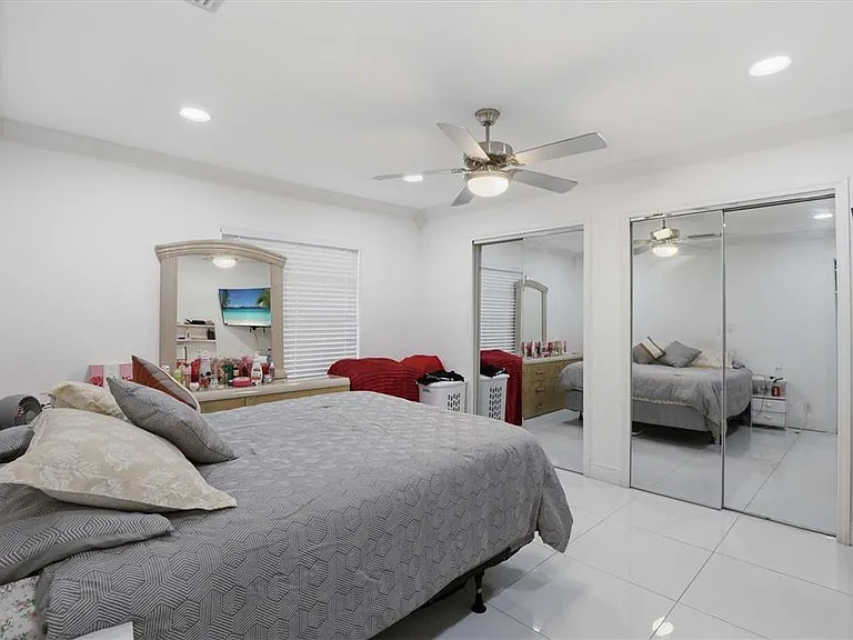 6611 N Hale Ave — Photo 32