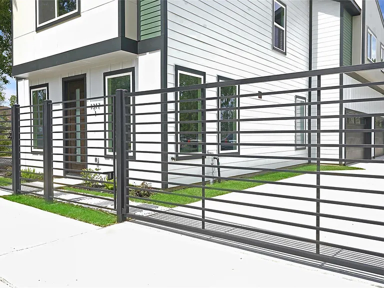 1315 Knight St #1 — Photo 3