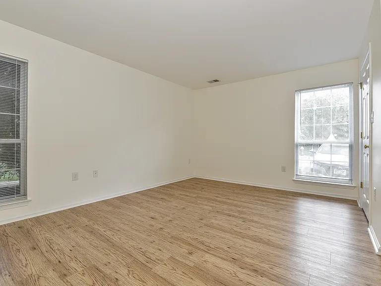 1132 Stafford St — Photo 12