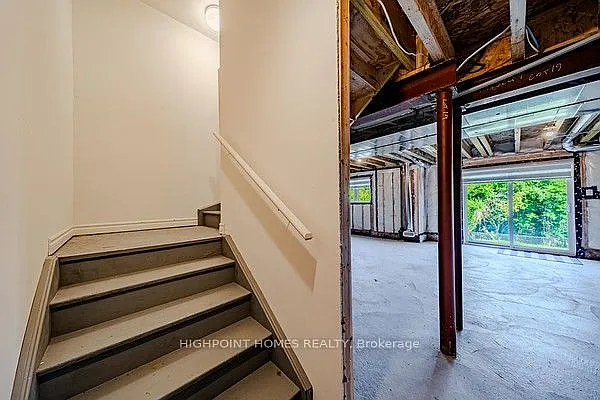 512 Trevor St — Photo 37
