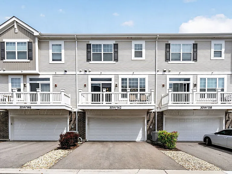 30W142 Wheeler Cir — Photo 49