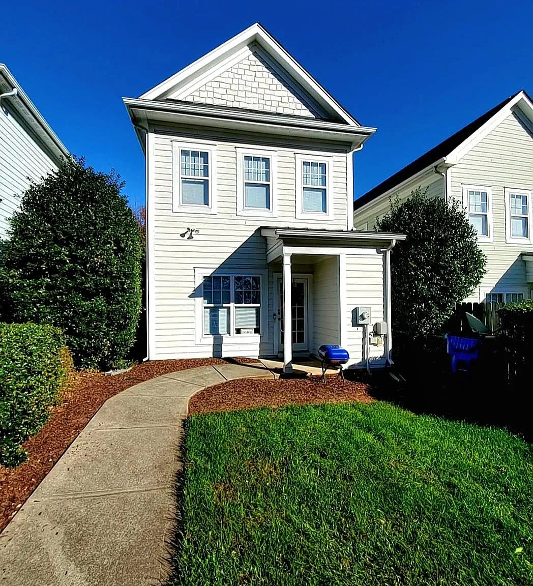 3 bed, 2.5 bath, 1619 sqft, $1,875 — Photo 2