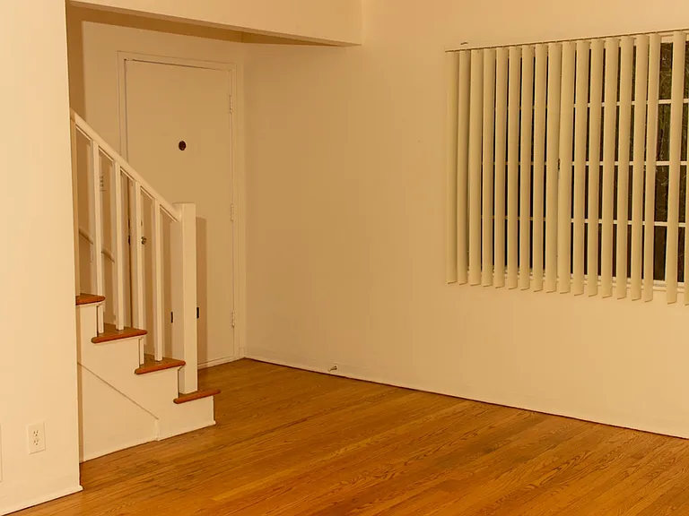 453 N Doheny Dr #B — Photo 2