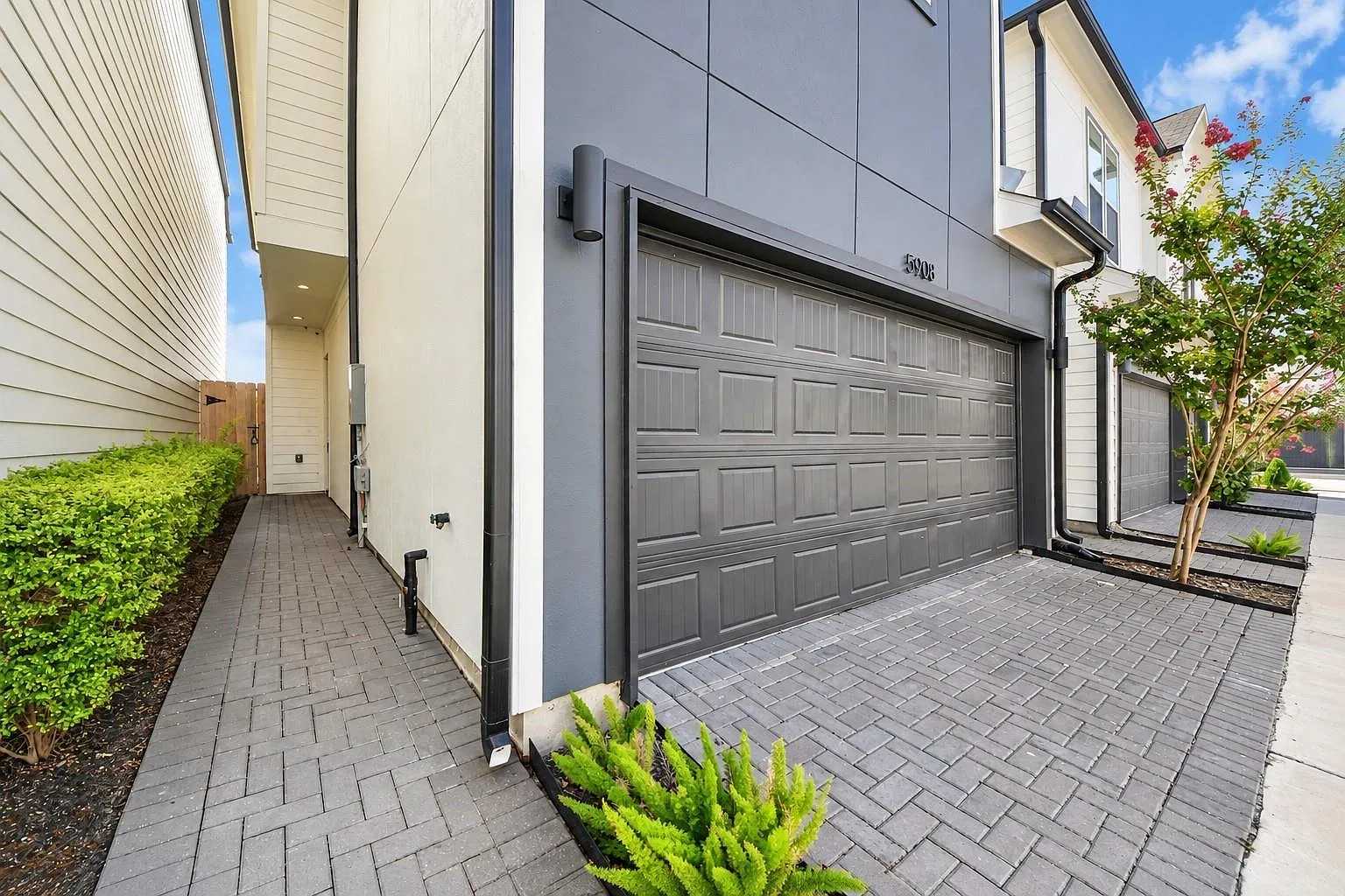 3 bed, 2.5 bath, 1620 sqft, $2,195 — Photo 2