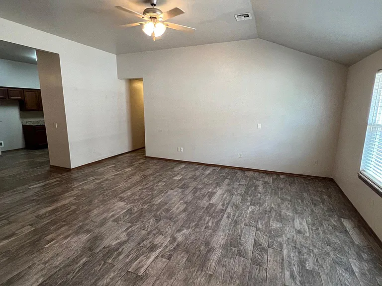 11810 SW 15th Way — Photo 4