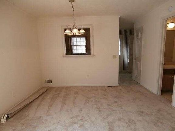 2nd image of 2222 Wexford Dr APT A