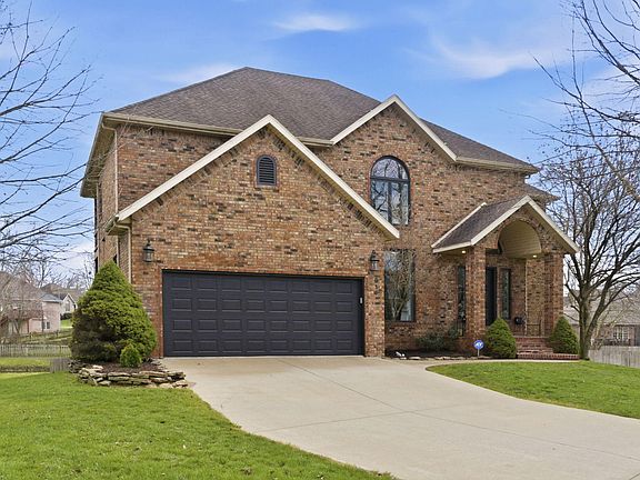 3rd image of 814 N Julie Court