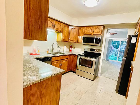 5th image of 102 Westridge Pl S #102