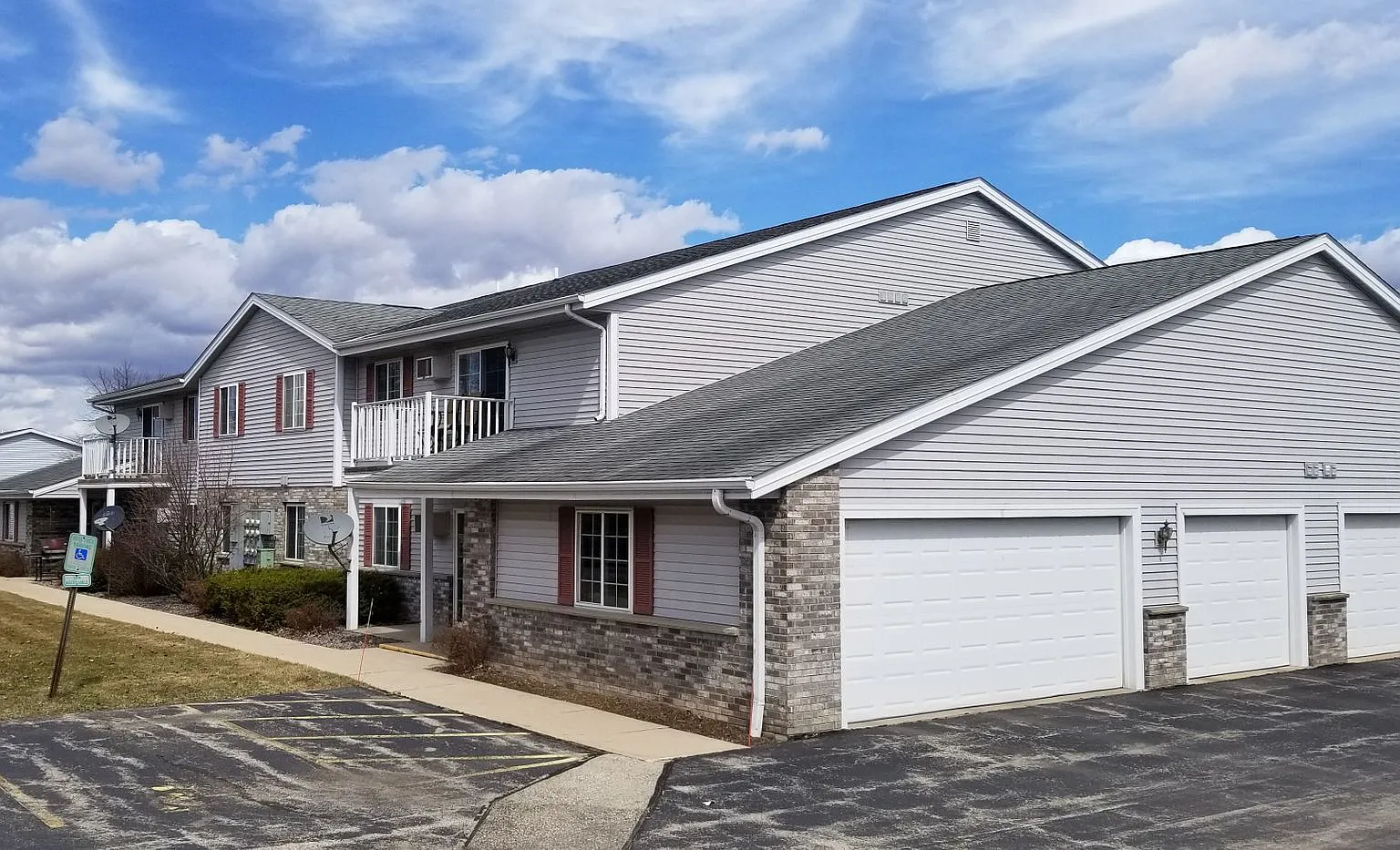 2200 Sylvan Way — Photo 1