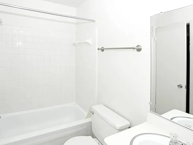 Garfield Plaza Apts. — Photo 10