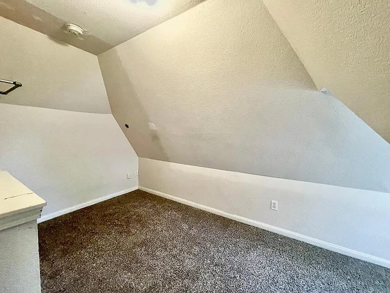 2202 Leon St — Photo 20