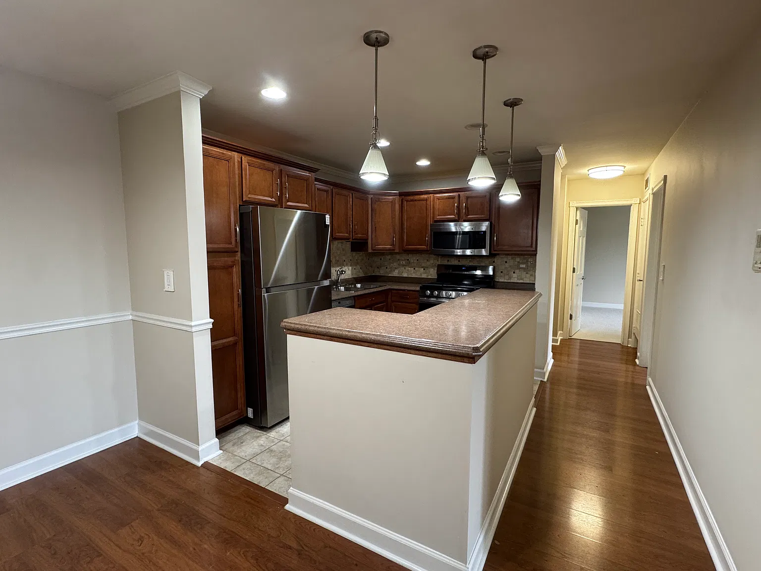 2 bed, 968 sqft, $1,850 — Photo 2