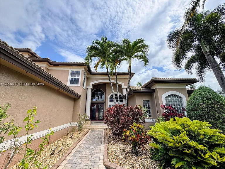 10445 Canterbury Ct — Photo 5