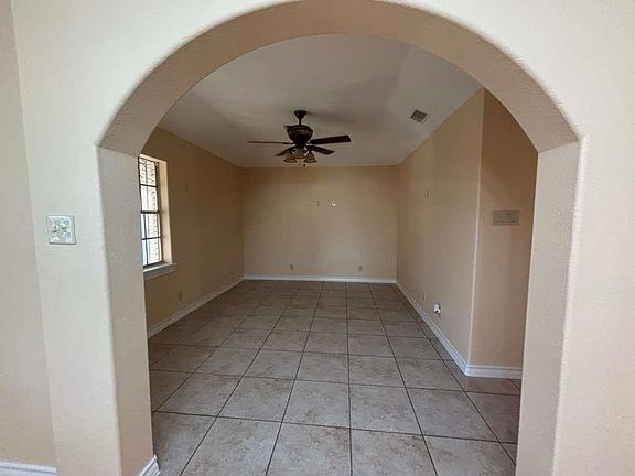 4th image of 224 S Espana Dr